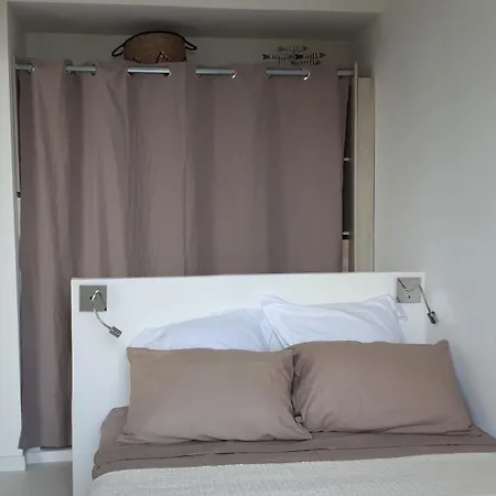 Maison Bord De Marine De San't Ambroggio Ferienhaus